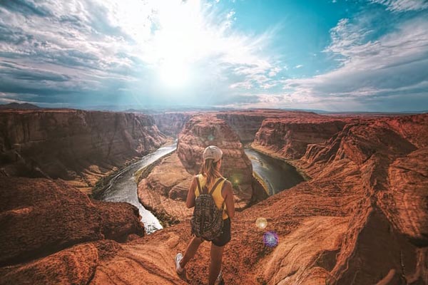 INSTECH SHOP | Η ψηφιοποίηση του παραδοσιακού πράκτορα: Από την θεωρία στην πράξη